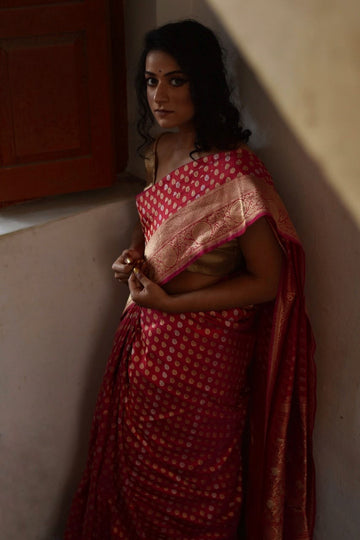 Buying Guide for Handwoven Banarasi Sarees: 4 Questions to make informed purchases.